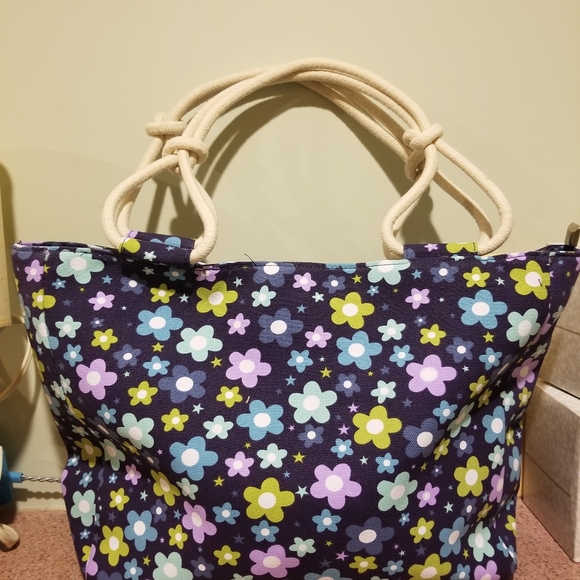 A great, fun, groovy flower bag - Picture 16 of 16